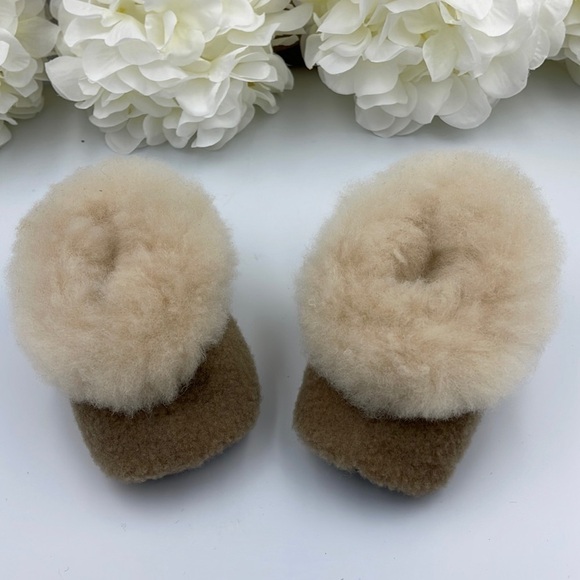 BABY booties size 3 - Picture 1 of 6